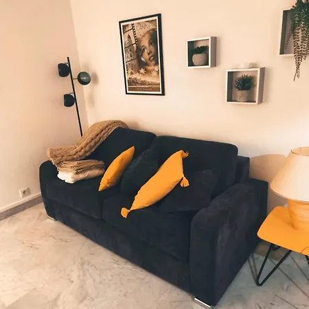 Near Palais Du Festival - Available *