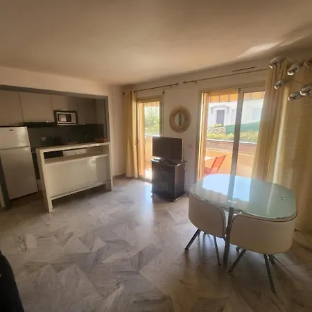 Near Palais Du Festival - Available * Cannes